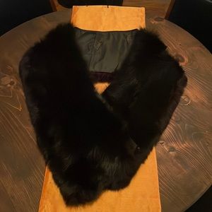 Vintage Real fur collar with zipper. In gorgeous condition
